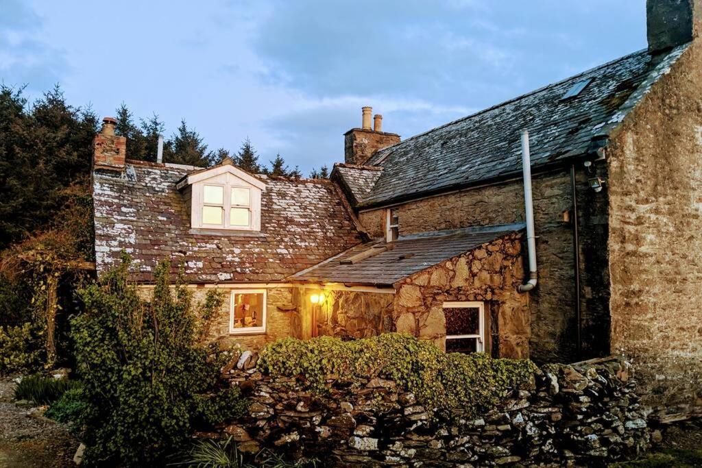 Cosy, Coastal Retreat With A Large Garden Villa Monreith Exterior photo