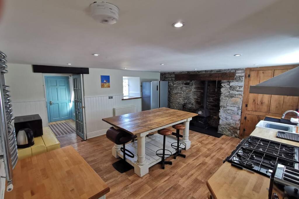 Cosy, Coastal Retreat With A Large Garden Villa Monreith Exterior photo