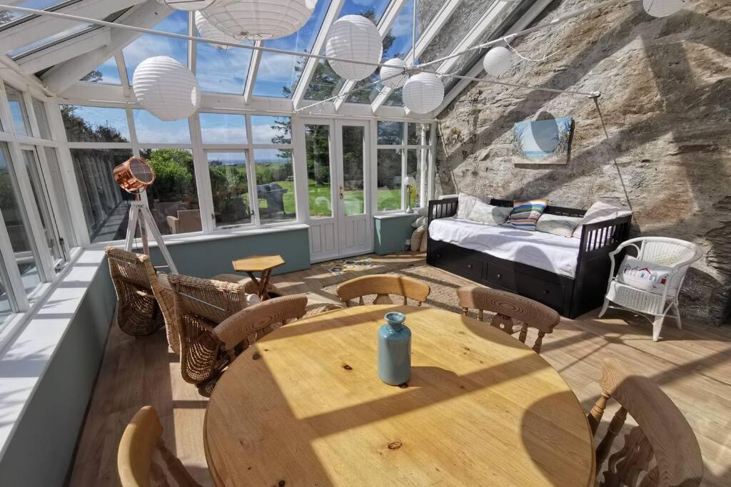 Cosy, Coastal Retreat With A Large Garden Villa Monreith Exterior photo